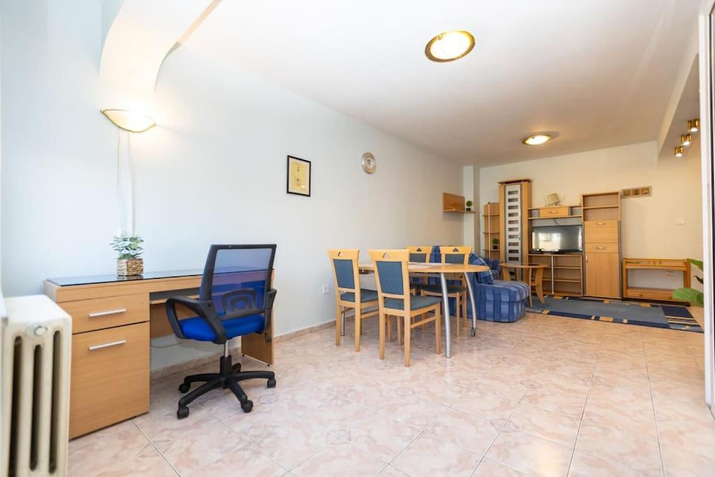 Ferienwohnung Sunny & Convenient On Dondoukov Blvd, 1 Bdr Zaimov Sofia Exterior foto